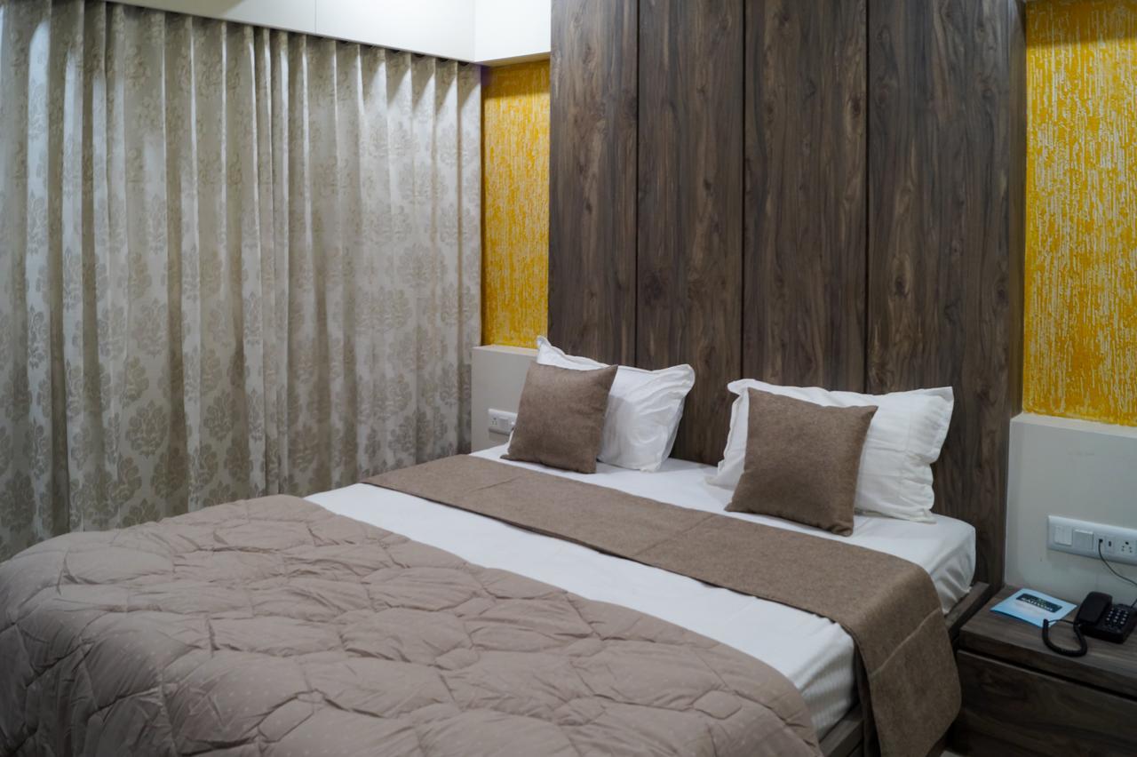 Hotel Midtown Vadodara Exterior photo