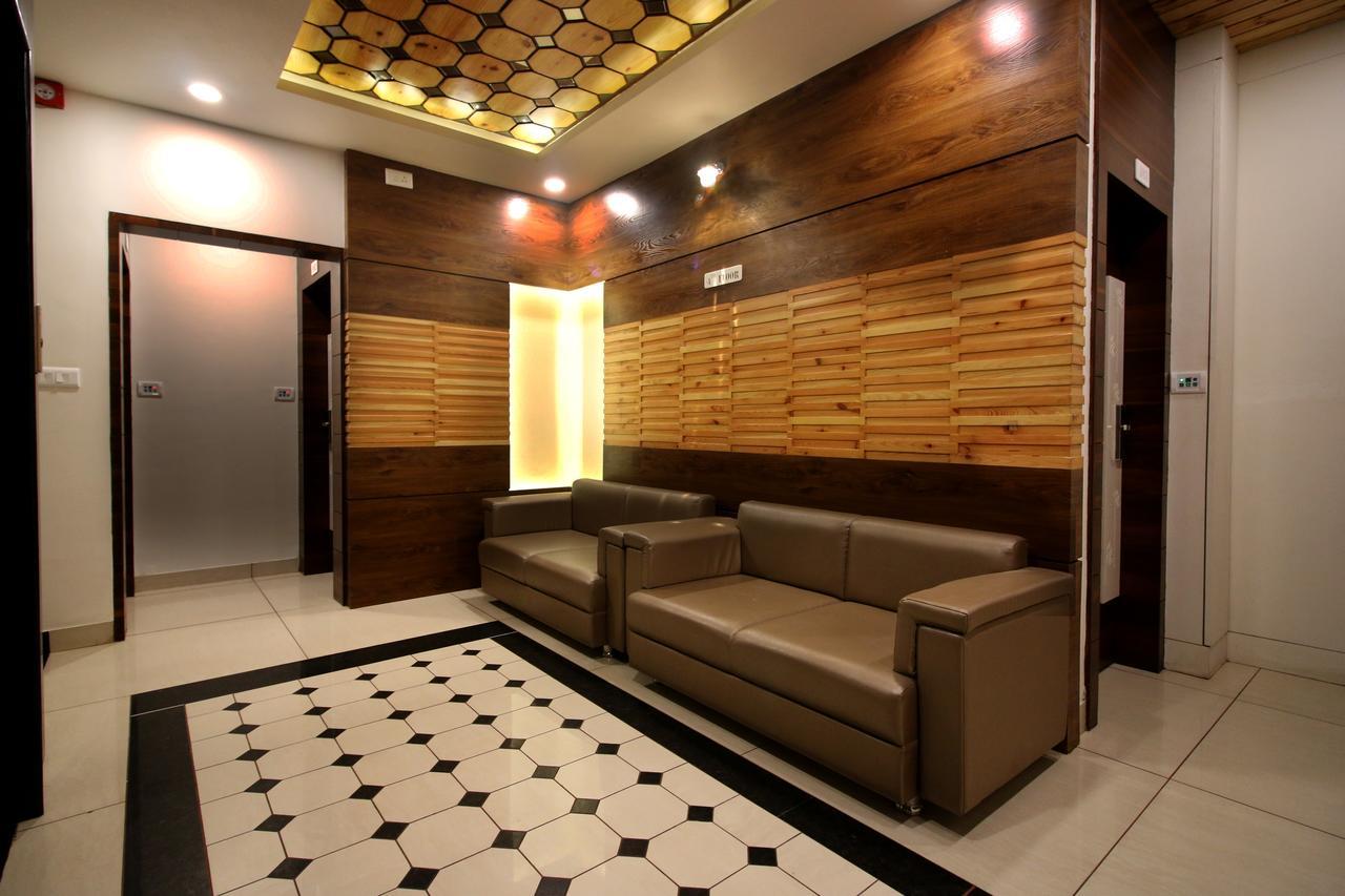 Hotel Midtown Vadodara Exterior photo